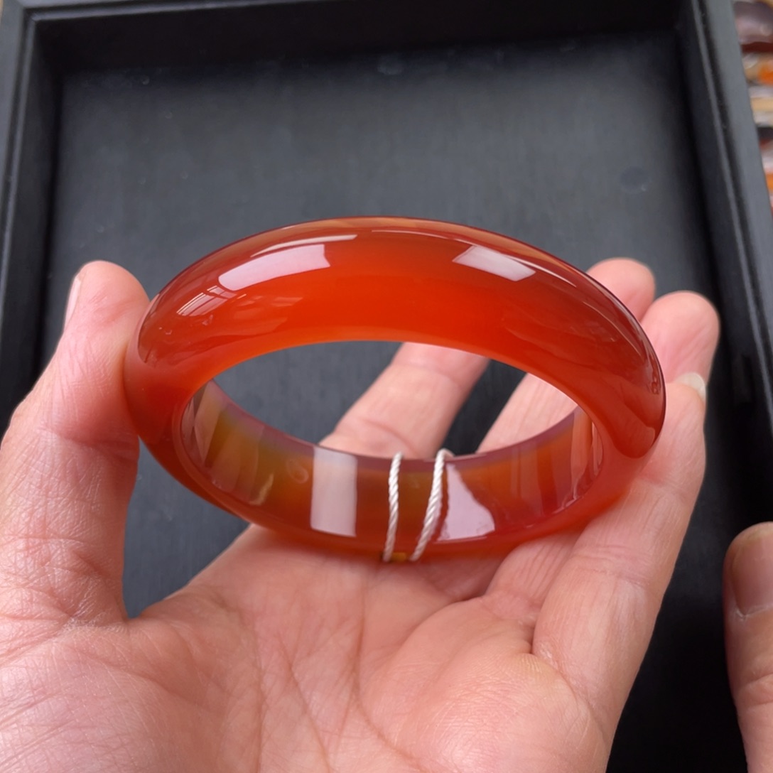 玛瑙/玉髓手镯未镶嵌锵*锵