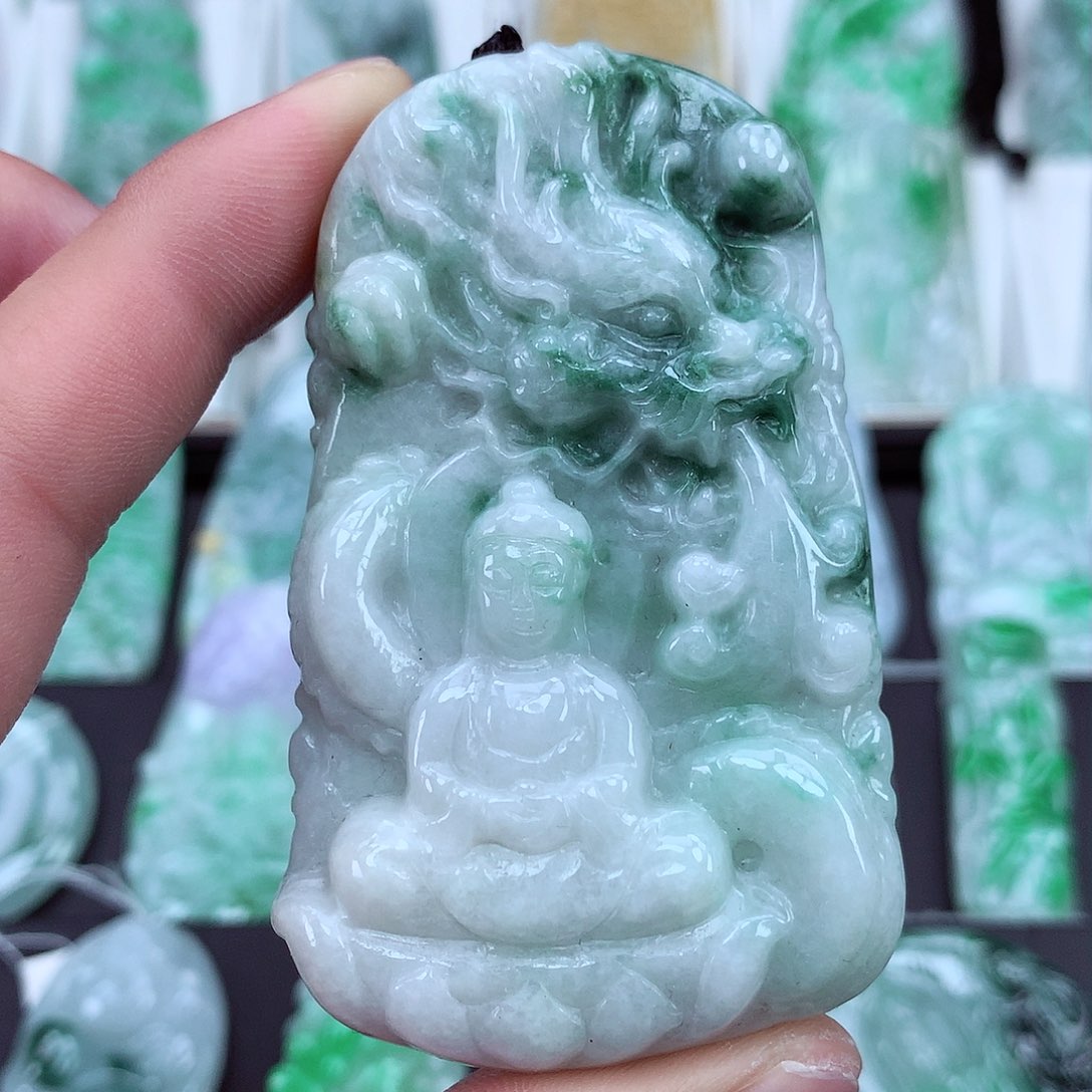 翡翠颈饰未镶嵌翡翠吊坠