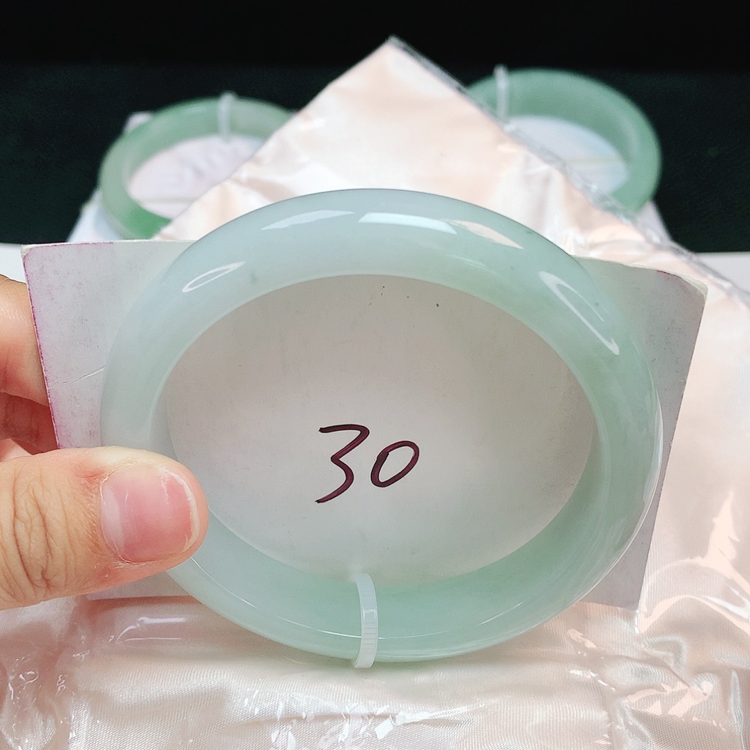 翡翠未镶嵌手镯正圈61.3