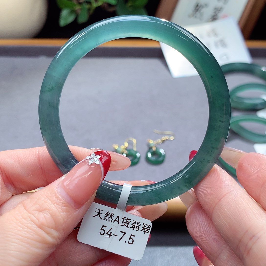 翡翠手镯（圆镯）未镶嵌