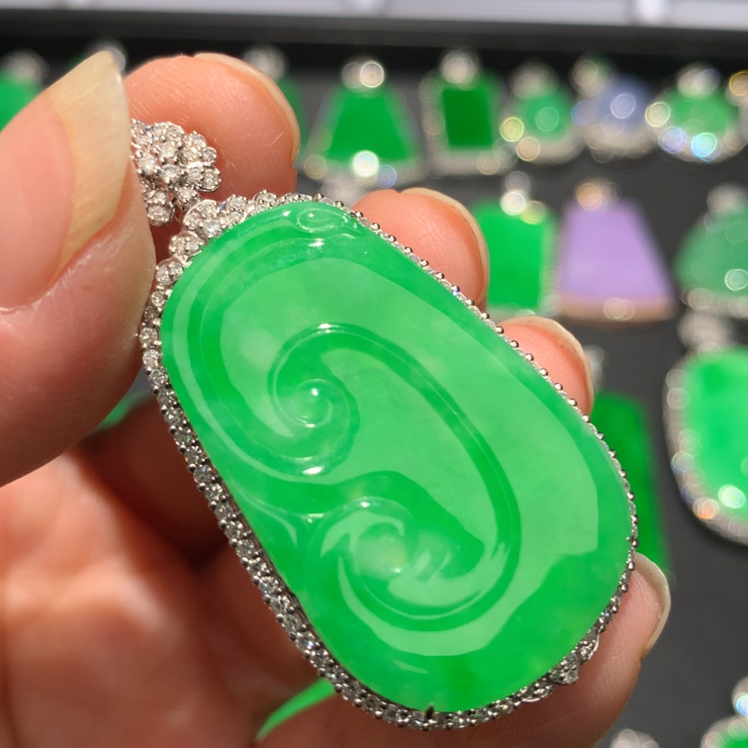 翡翠颈饰18K金镶嵌翡翠