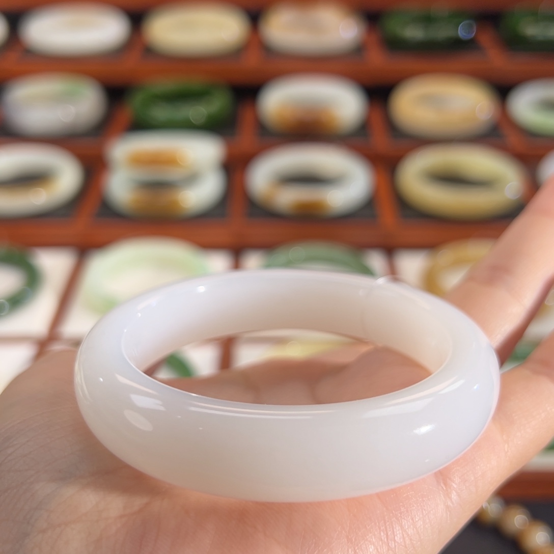 和田玉（白玉）未镶嵌手镯暖透白