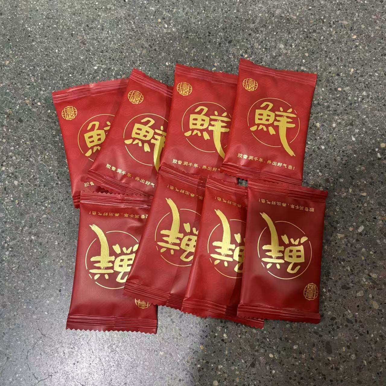 1072阿胶凝膏地方零食（保质期至26.10.2）