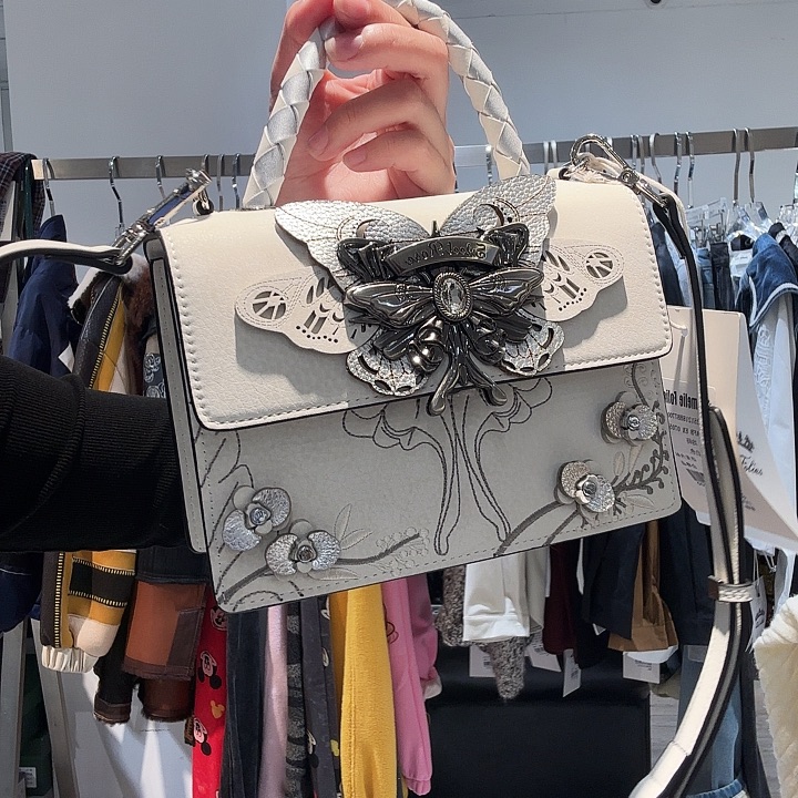 Gvvhhiiiojkjkioiijjjjjjijn