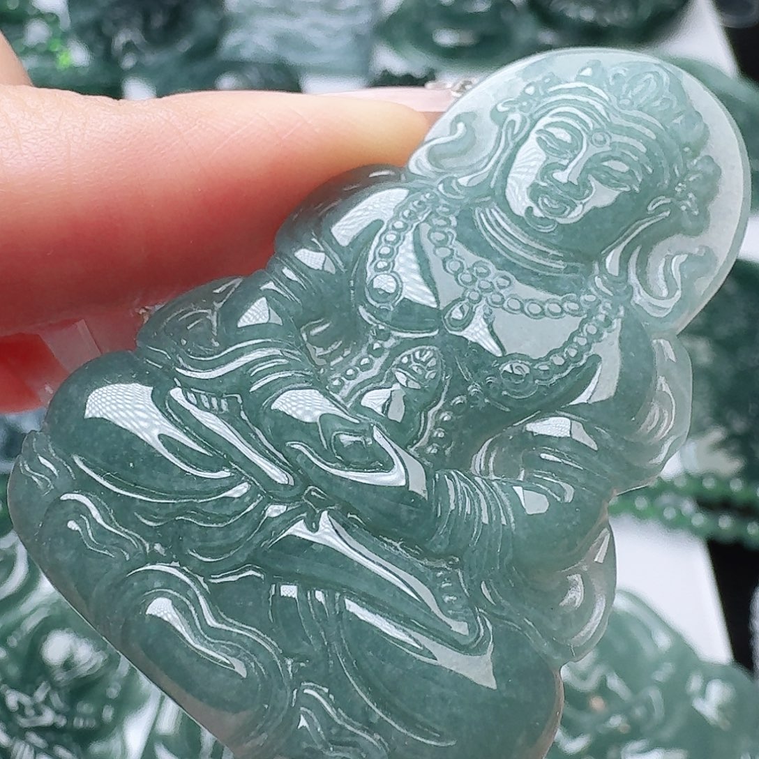 翡翠未镶嵌颈饰天然的A货翡翠多样性发其一 