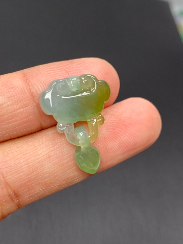 天然缅甸翡翠A货 精品祥云锁 气质可爱宝宝精致冰透精美精雕黄翡