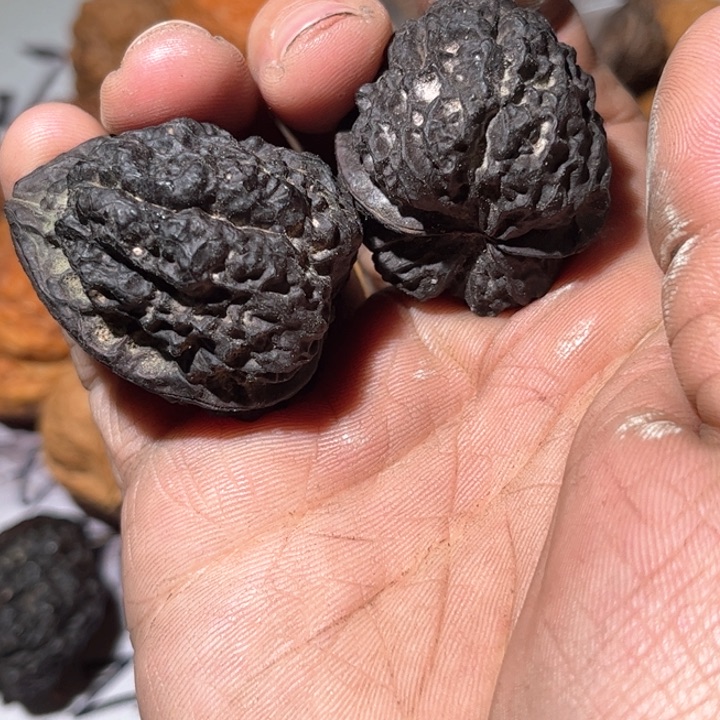 文玩核桃吊坠滇西铁核桃95