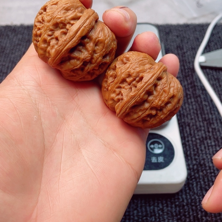 溫***謡吊坠文玩核桃修元宝