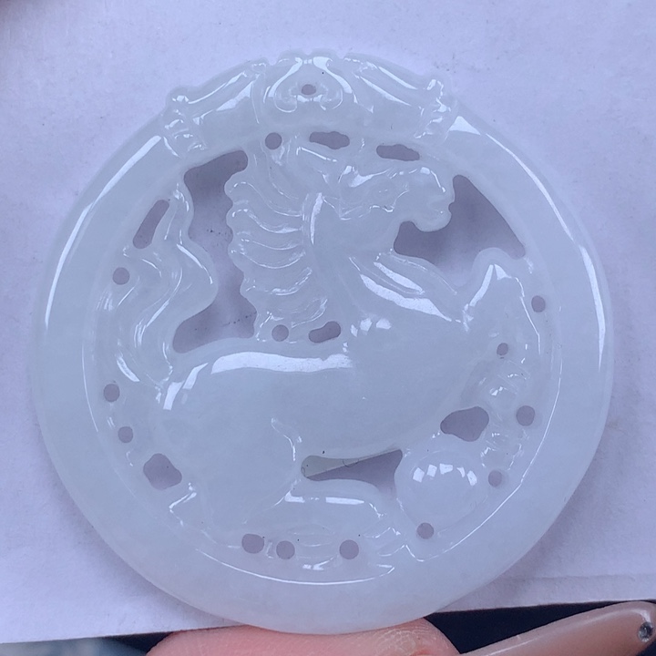 颈饰未镶嵌翡翠马