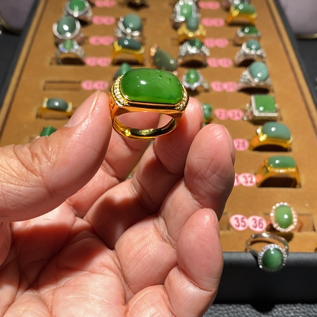 和田玉未镶嵌戒指