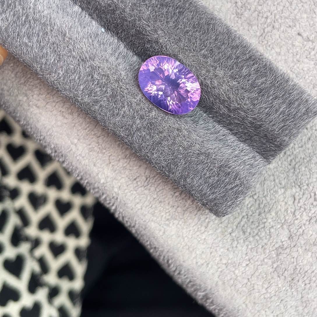 紫晶裸石未镶嵌6.28Ct。