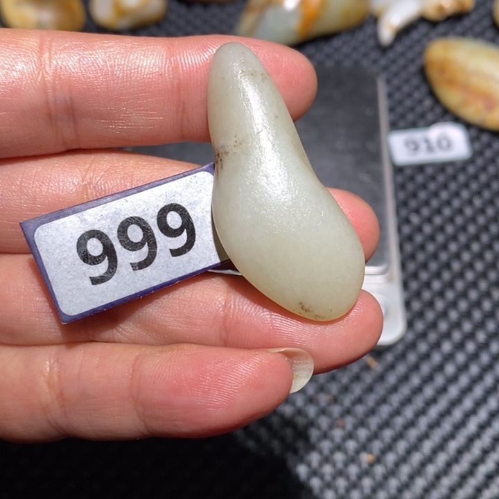 新***卒和田玉未镶嵌挂件