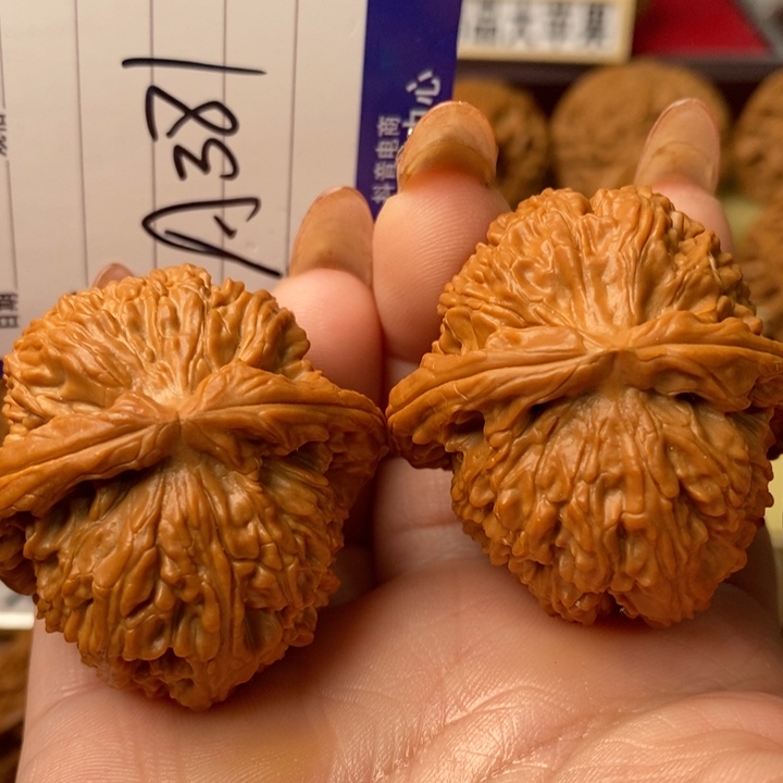 桃核把件大白狮子