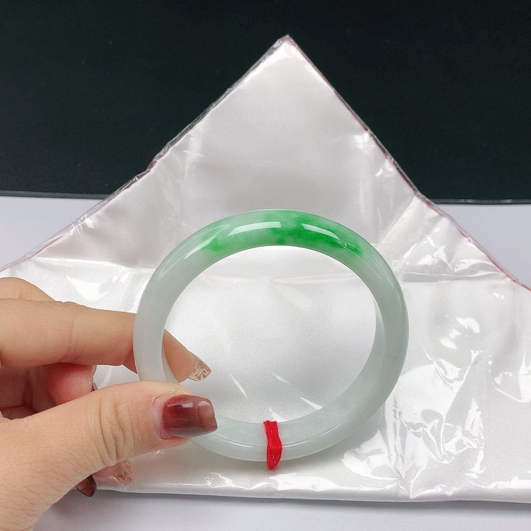 翡翠手镯未镶嵌翡翠060