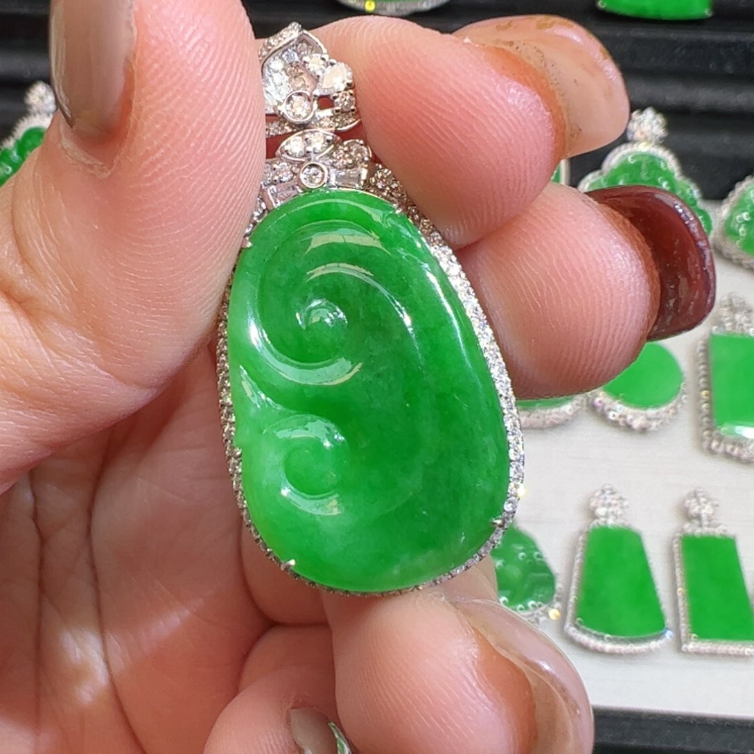 翡翠吊坠(不含链)18K金镶嵌