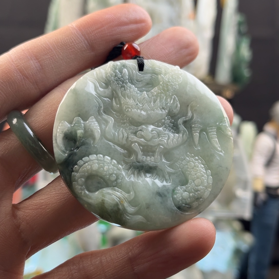 翡翠颈饰未镶嵌龙牌