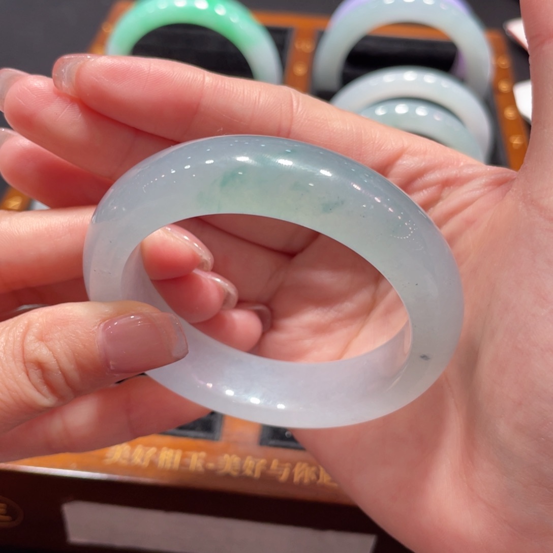 翡翠手镯未镶嵌F****w50冰蓝飘花定金链接