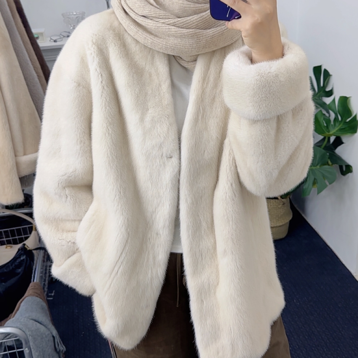 ZQGJ紫裘国际貂皮大衣女装休闲通勤V领挽袖外套