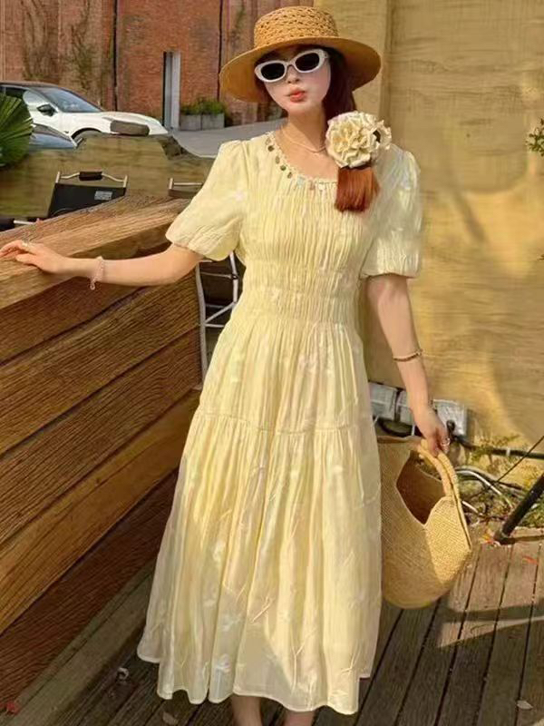 38号温柔甜美刺绣泡泡袖圆领收腰气质显瘦连衣裙