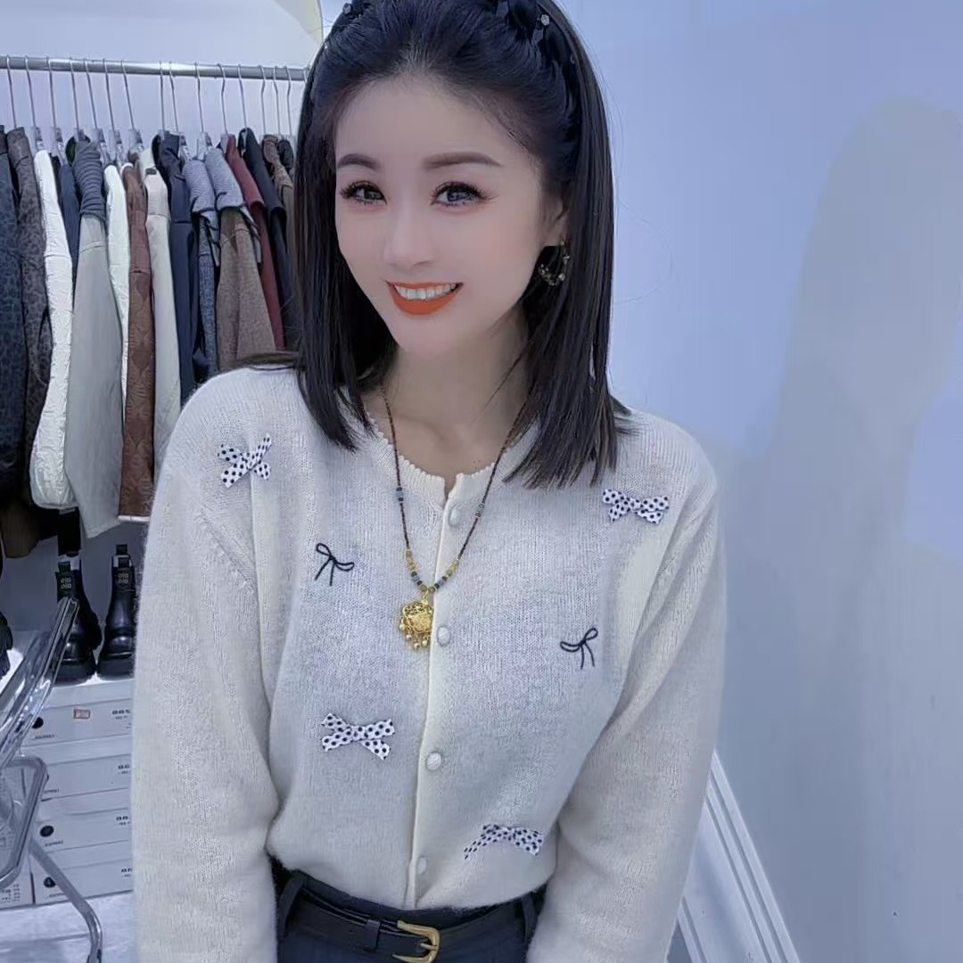 蝴蝶结圆领开衫毛衣