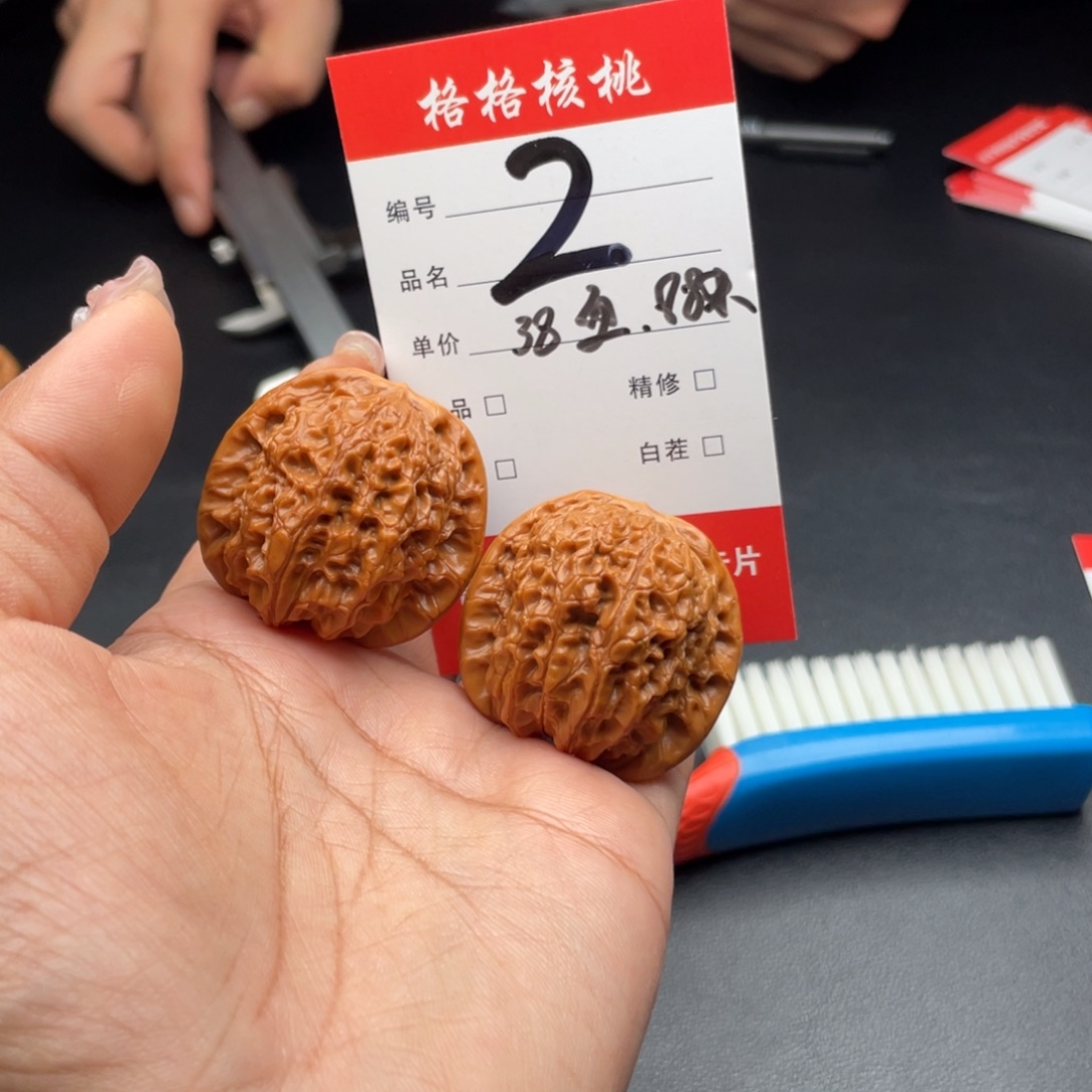 半***生文玩核桃把件38尺寸血麒麟