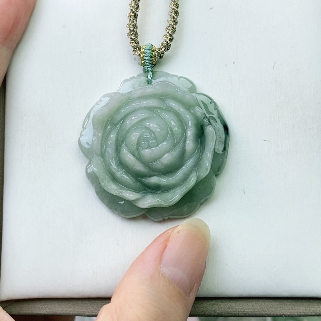 颈饰未镶嵌翡翠花