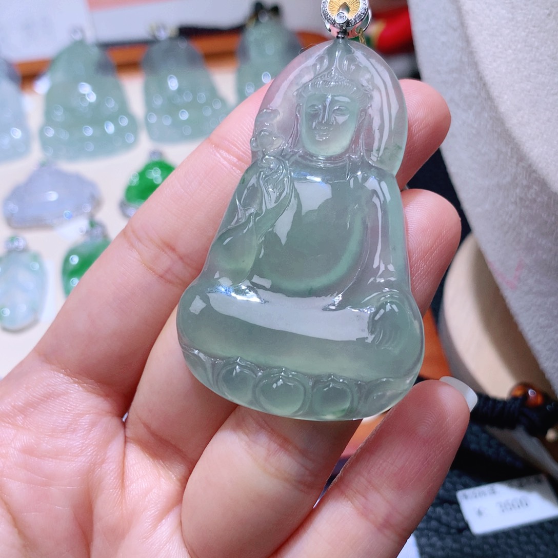 颈饰18K金镶嵌翡翠素衣