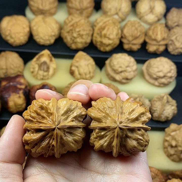 文玩核桃吊坠美猴王四棱42