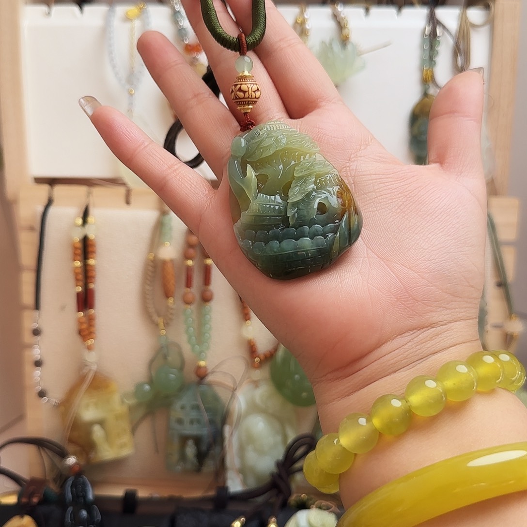 ****花蛇纹石玉合金颈饰