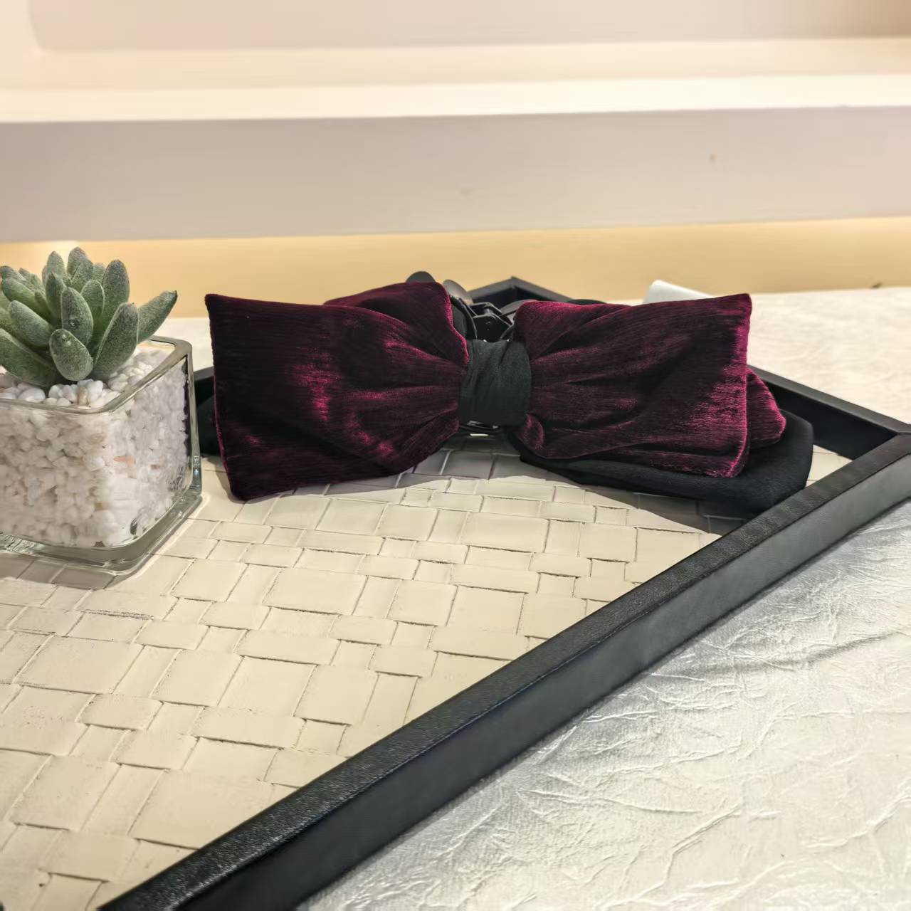 芙奈琪0070高端轻奢酒红色珍珠抓夹