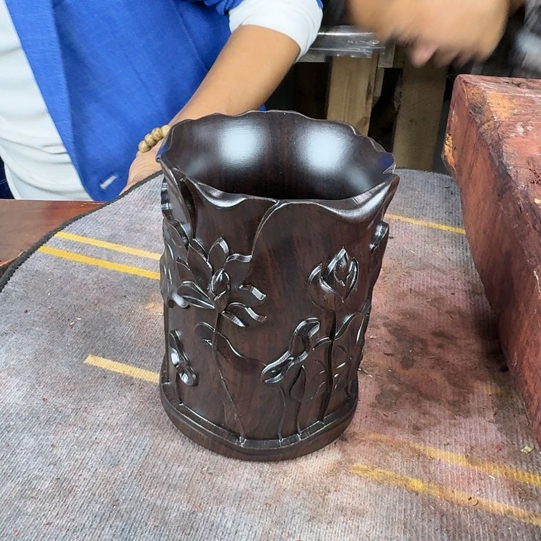 风车木（黑檀木）笔筒两个