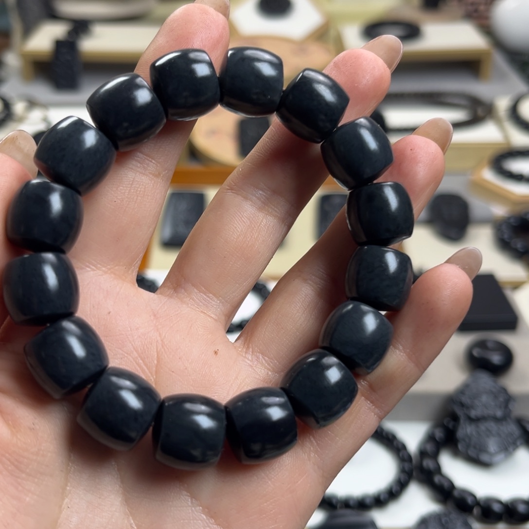 林***晚和田玉（墨玉）未镶嵌颈饰卡14直切体验