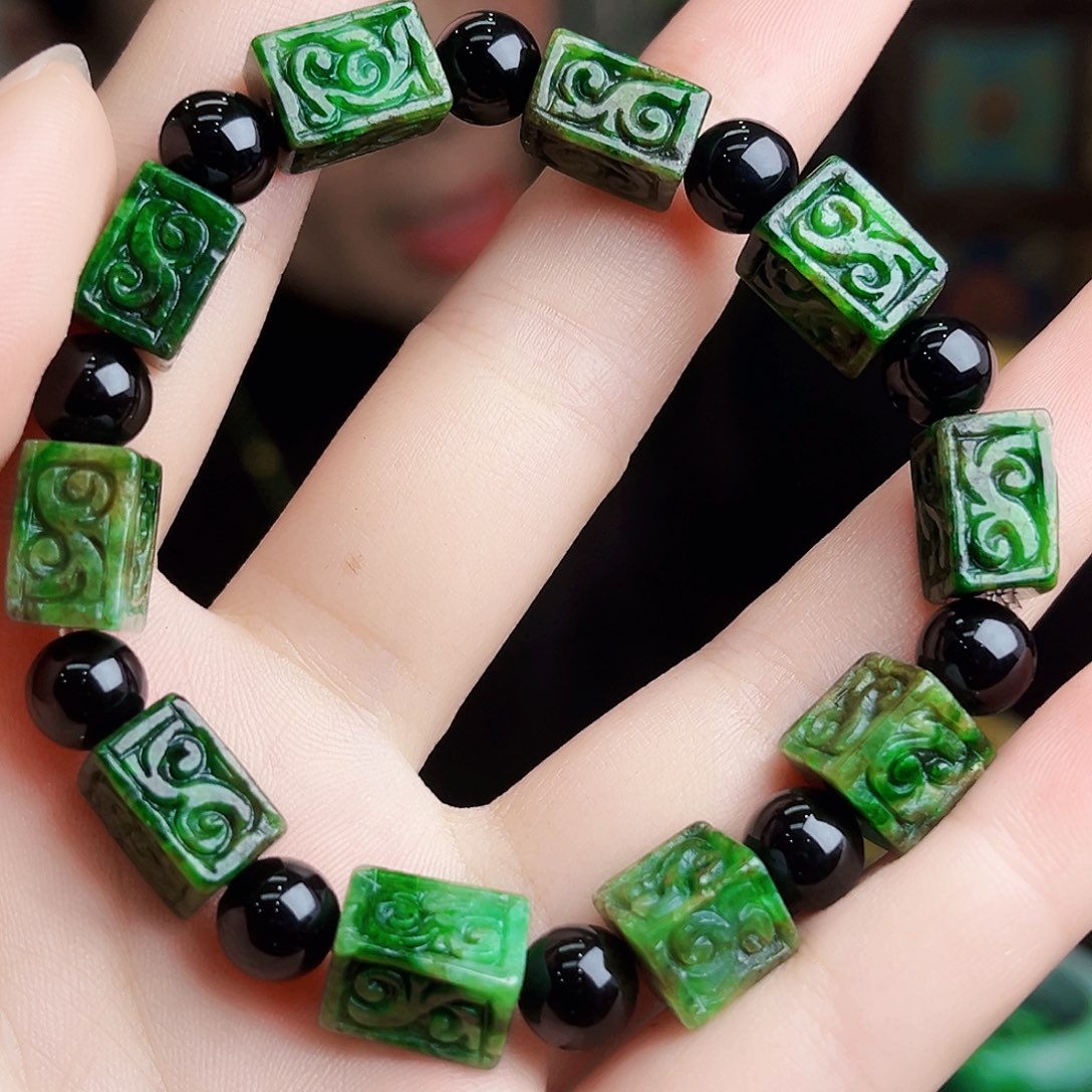 颈饰未镶嵌翡翠多样性