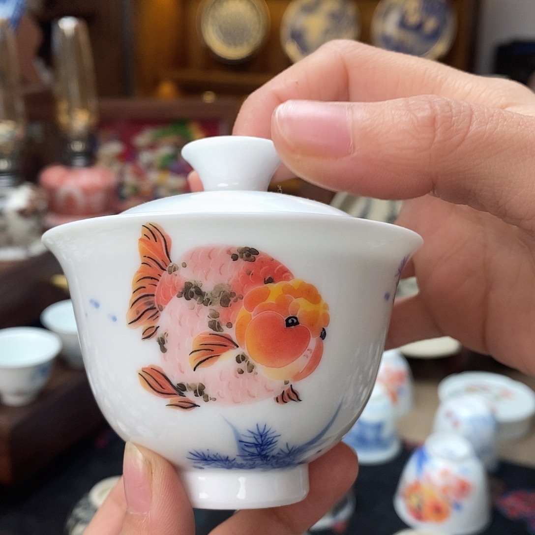 瓷两只兰寿金鱼盖碗