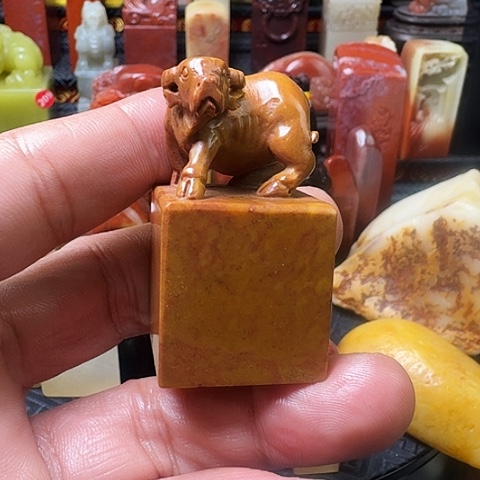 寿山石黃色老岭石
