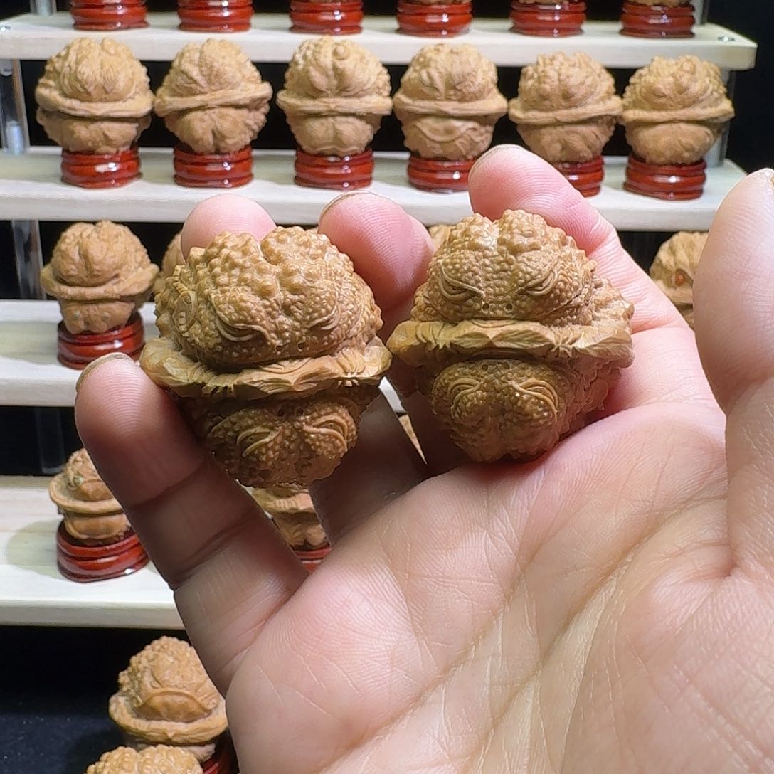 文玩核桃把件600双面金蟾