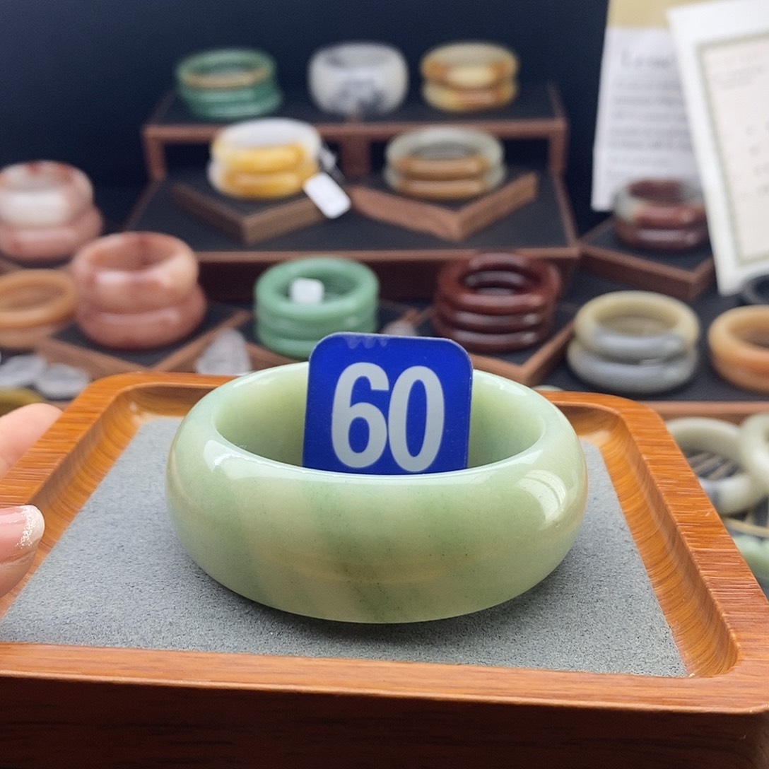 合金手镯石英岩玉瑕疵水线不退换