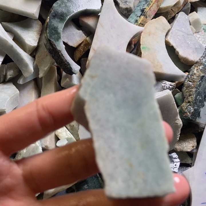 翡翠颈饰未镶嵌天然翡翠