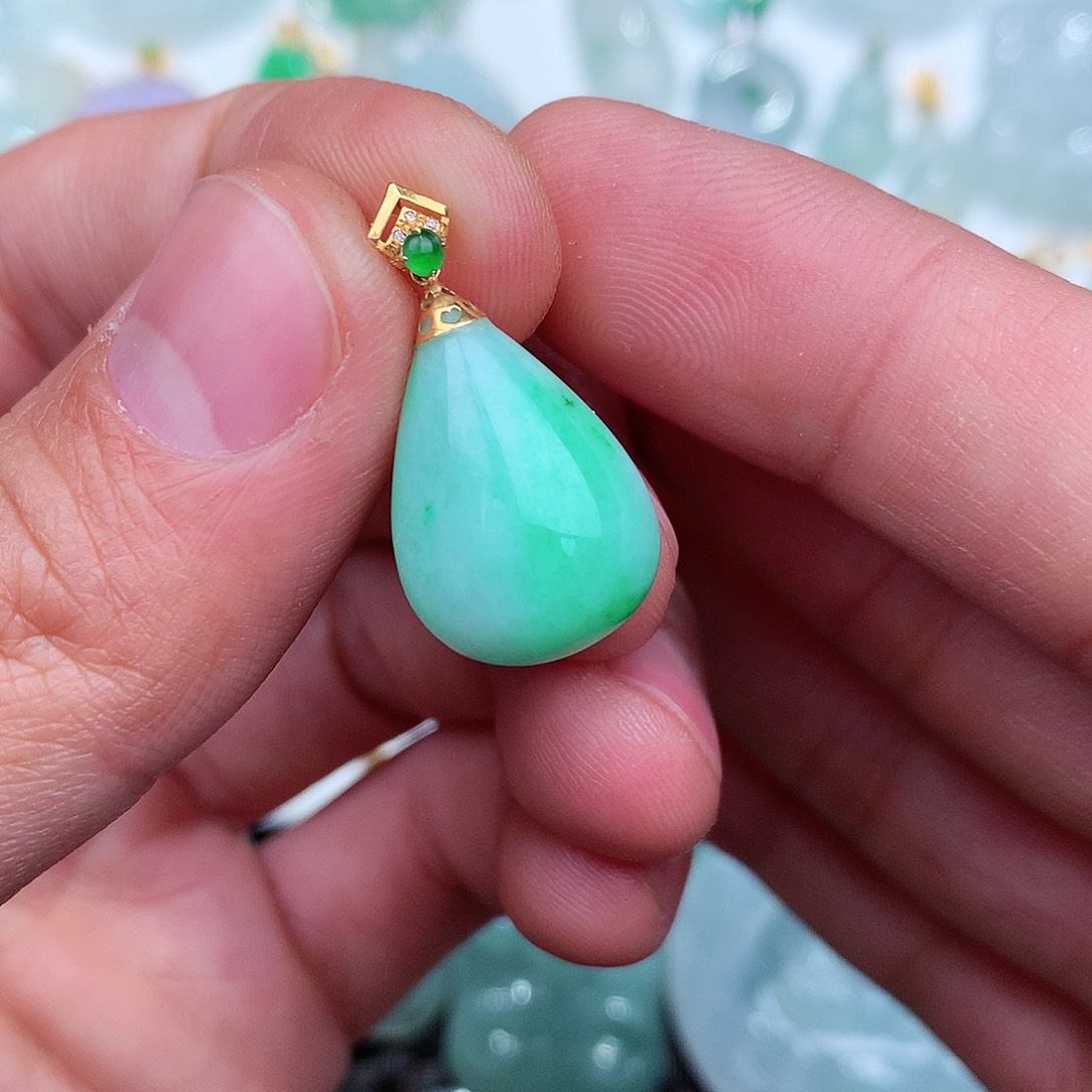 翡翠吊坠(不含链)18K金镶嵌