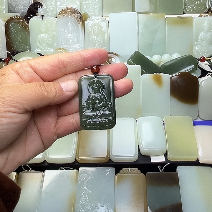 颈饰未镶嵌和田玉