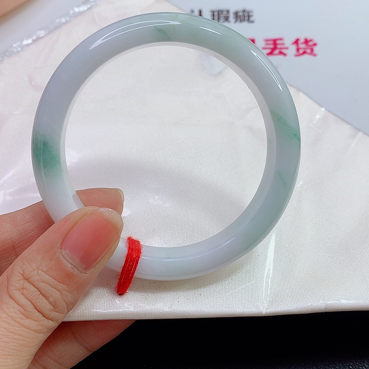 未镶嵌手镯翡翠万*?