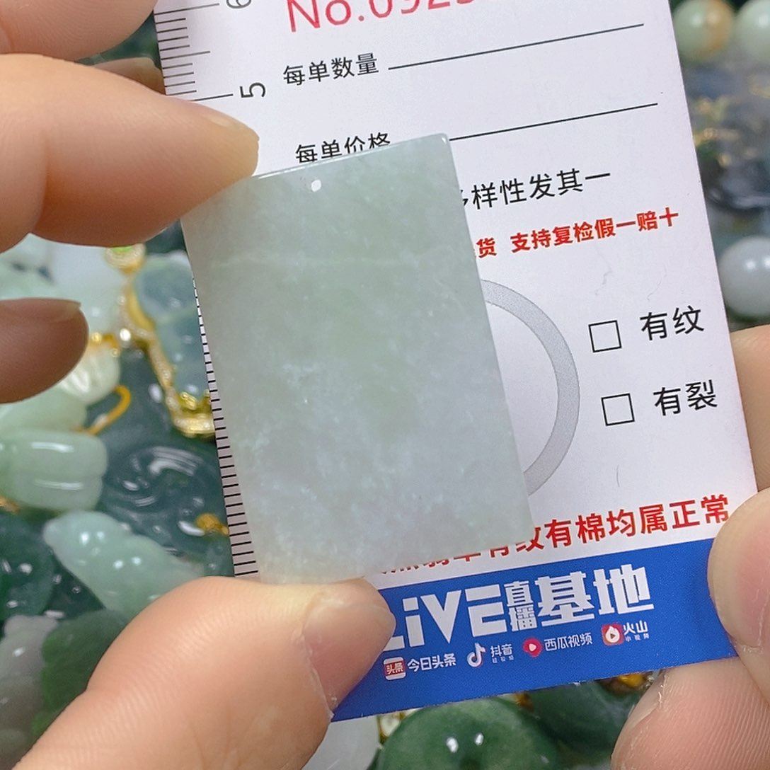 翡翠颈饰未镶嵌天然翡翠