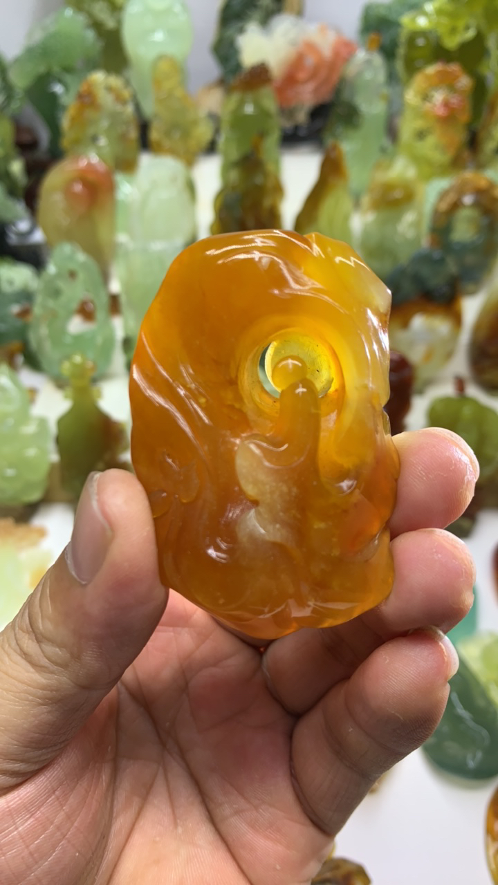 悟道挂件。采用天然花玉精雕而成