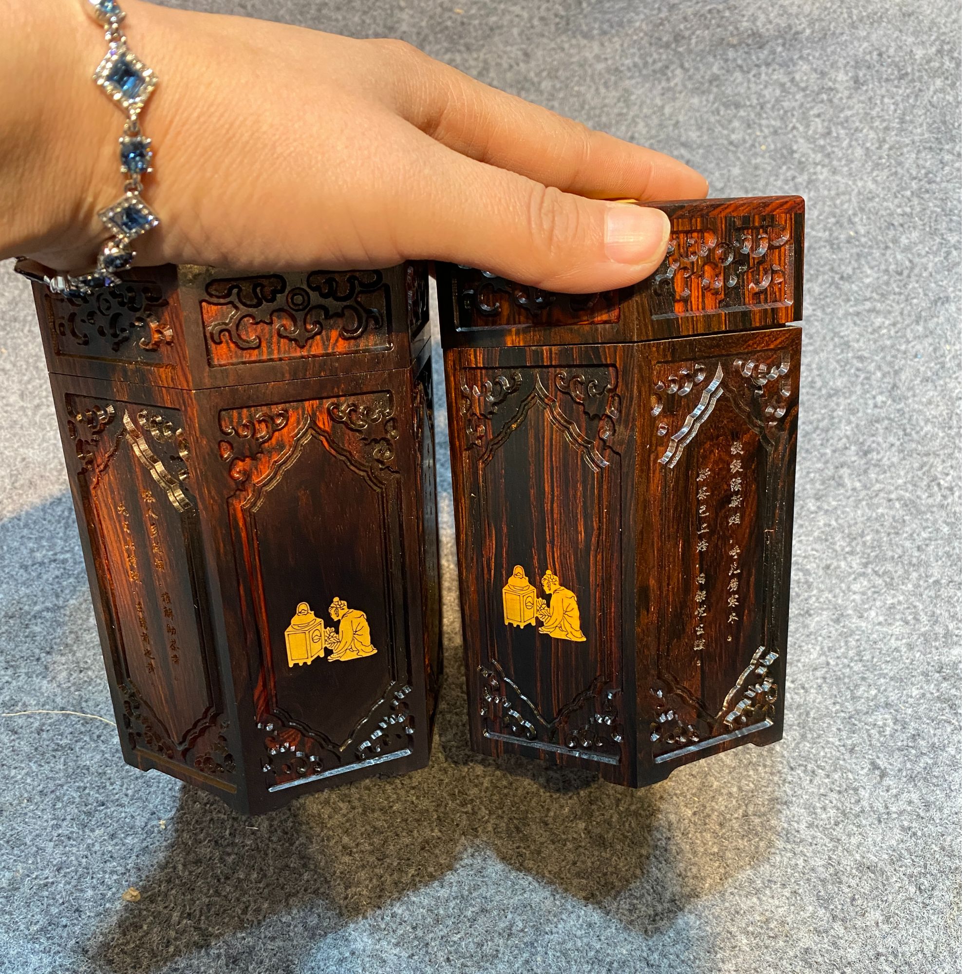 精品一对酸枝茶叶罐七四号