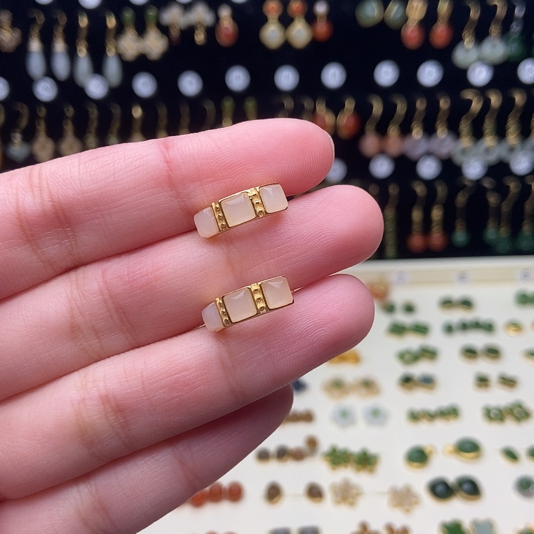 爱***冬和田玉（碧玉）银S925镀金镶嵌颈饰