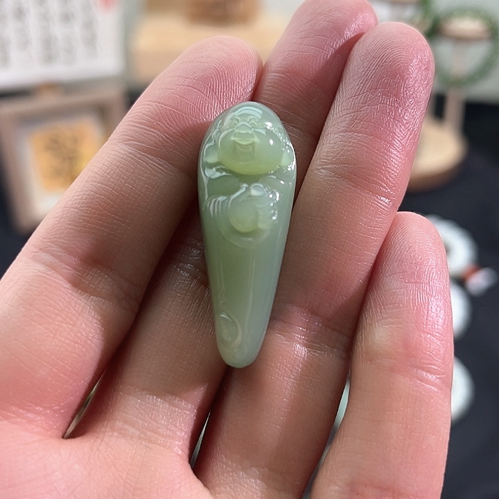 和田玉颈饰未镶嵌碧玉粉青-微猫-随型佛公