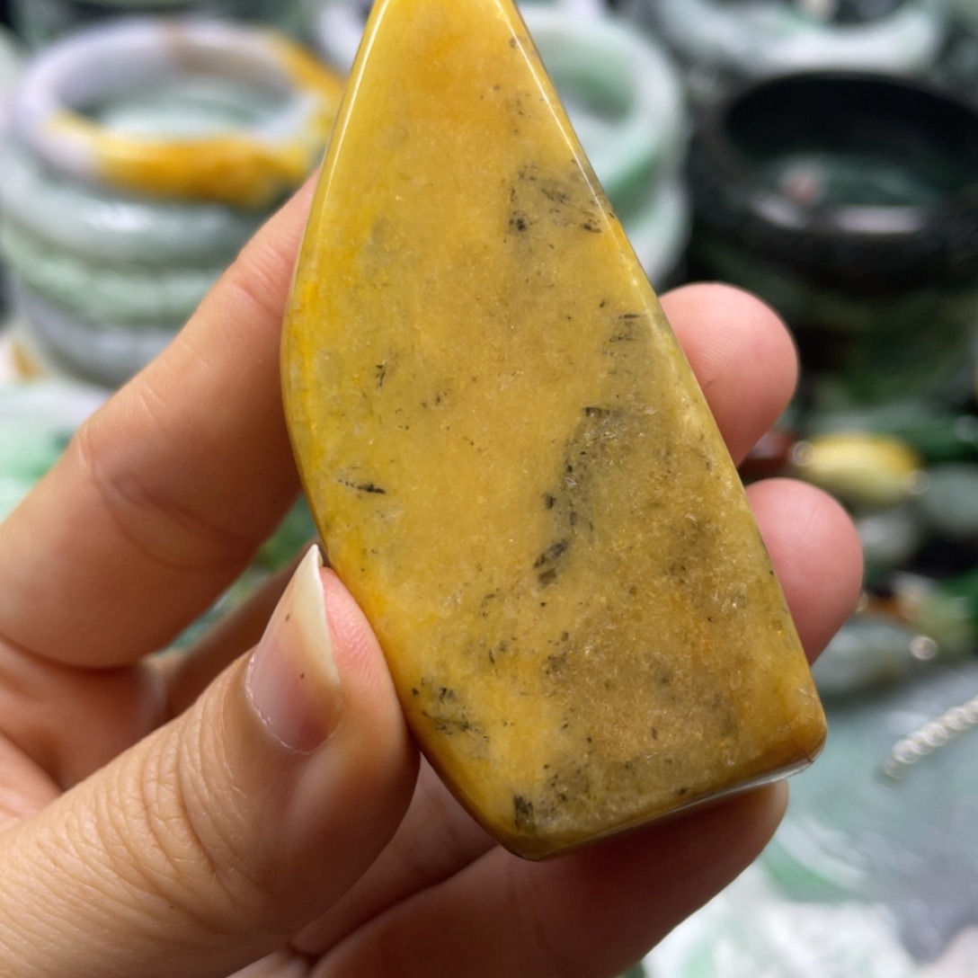 翡翠未镶嵌颈饰牌子