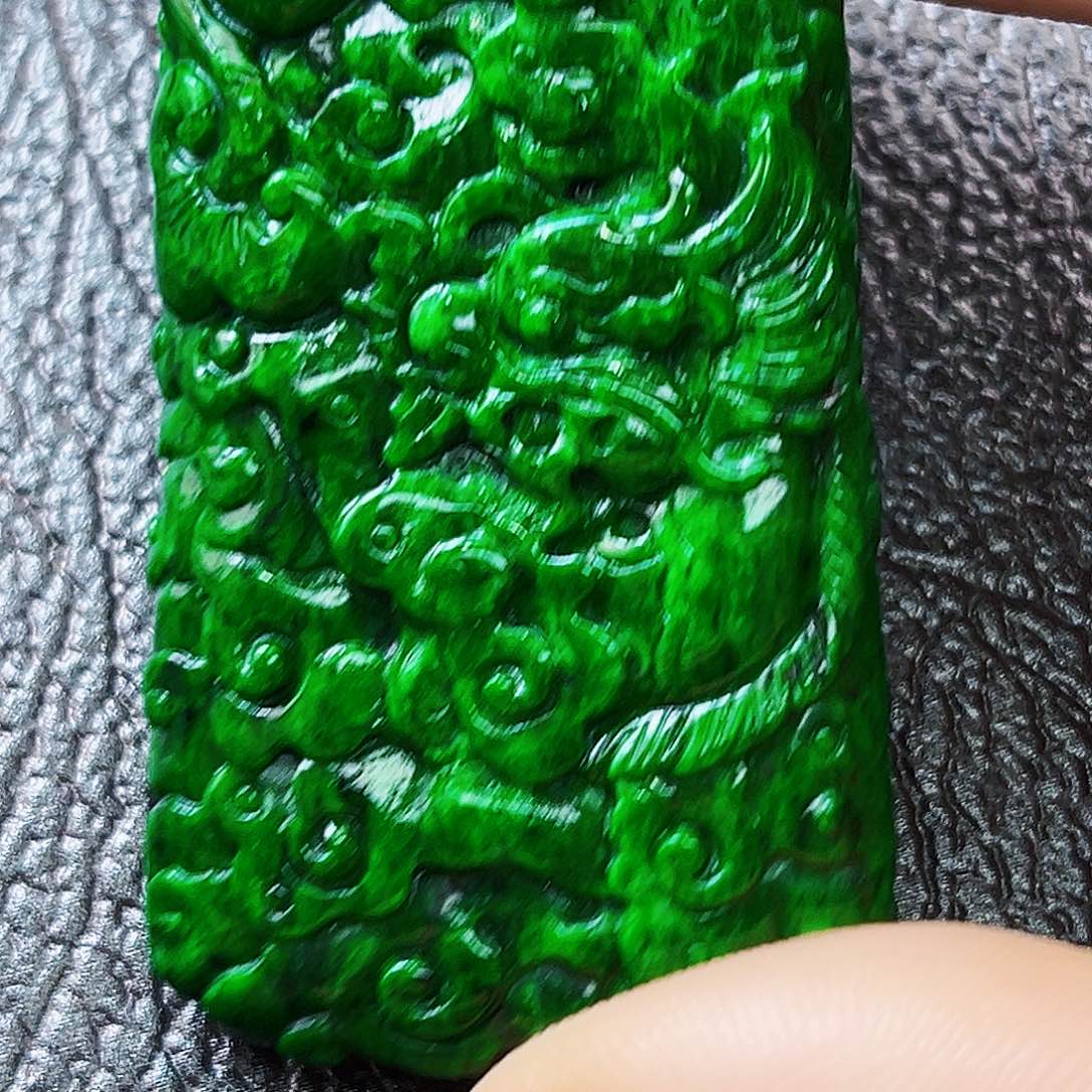 颈饰18K金镶嵌翡翠