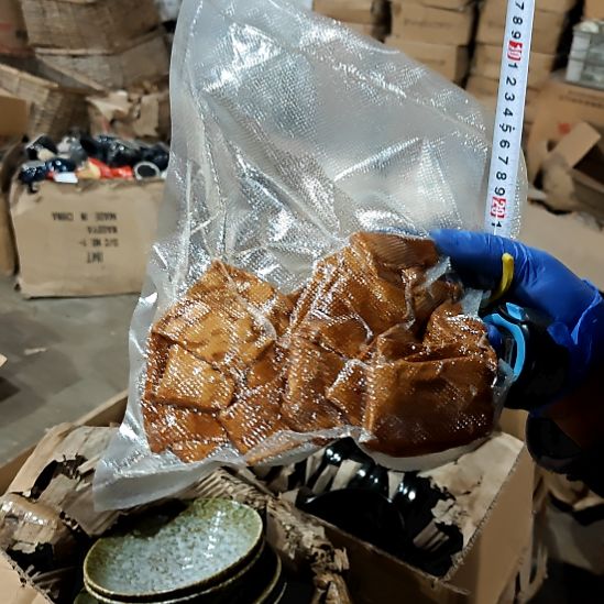 绿泥盘子碗茶壶啥都有