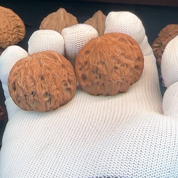 文玩核桃吊坠山地正磨